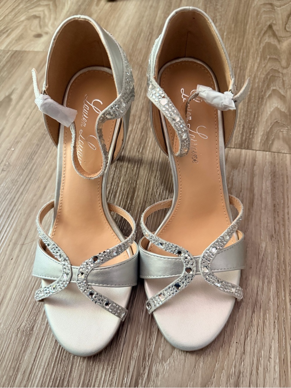 NEW Lauren Lorraine Daisy Silver Rhinestone Heel Pump Sandals – Size 7